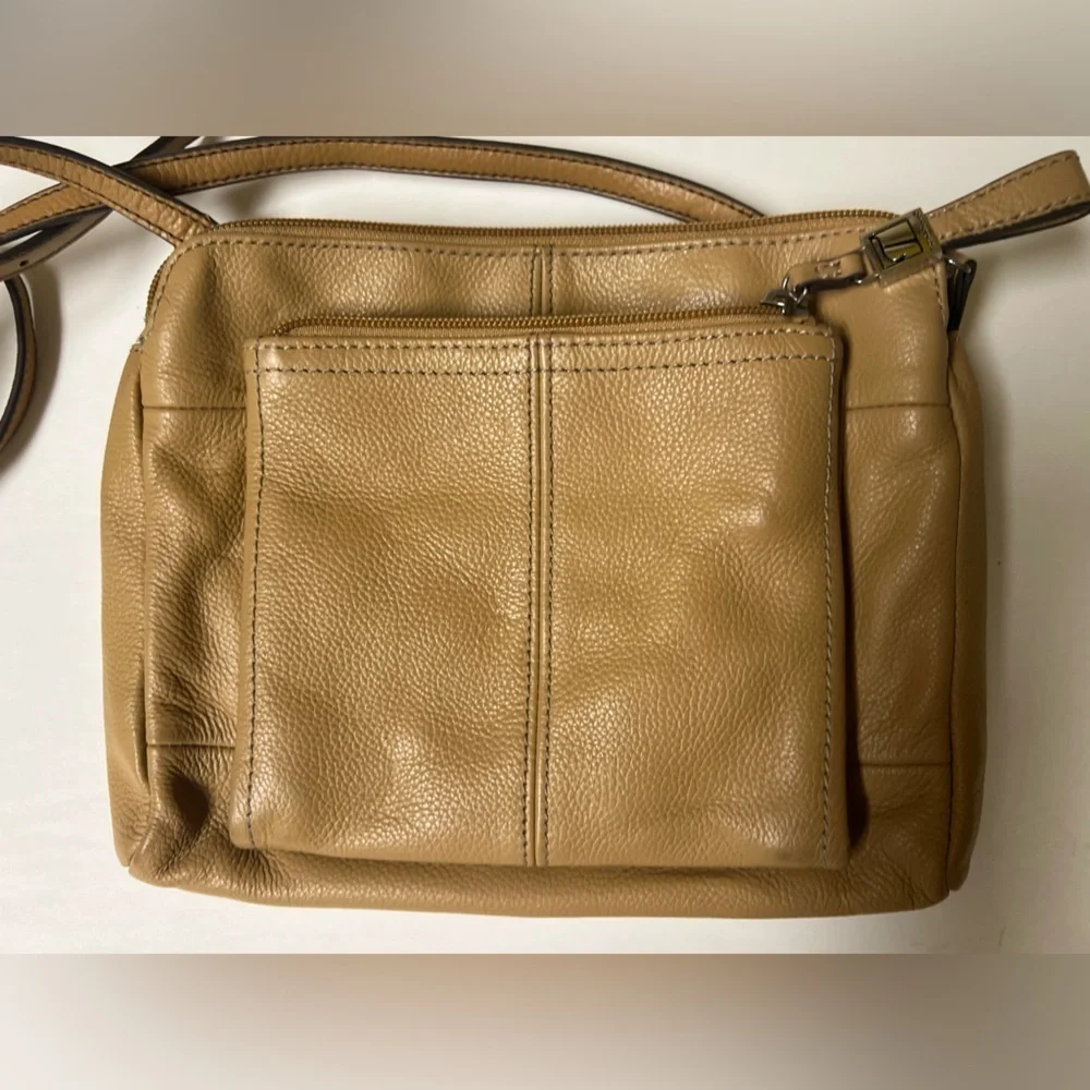 TIGNANELLO TAN LEATHER CROSSBODY BAG 9”x 8” STRIPED INTERIOR LINING